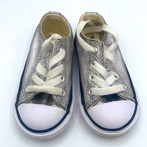 Converse Sneakers Silver Metallic toddler kid size 5 laces low tops